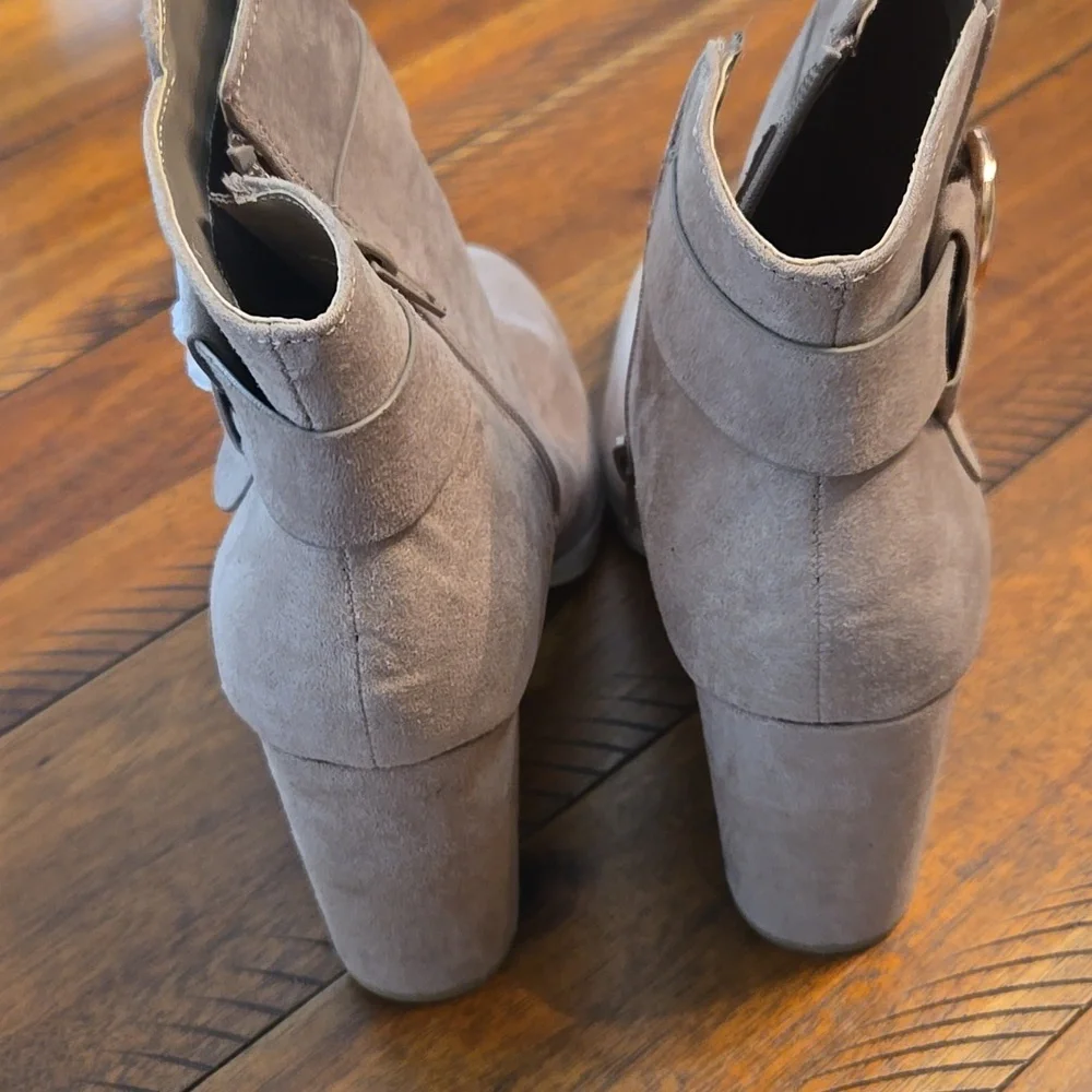 NWT LC Lauren Conrad Women's Gray Suede Heeled Boots SIZE 9.5 - Picture 6 of 7